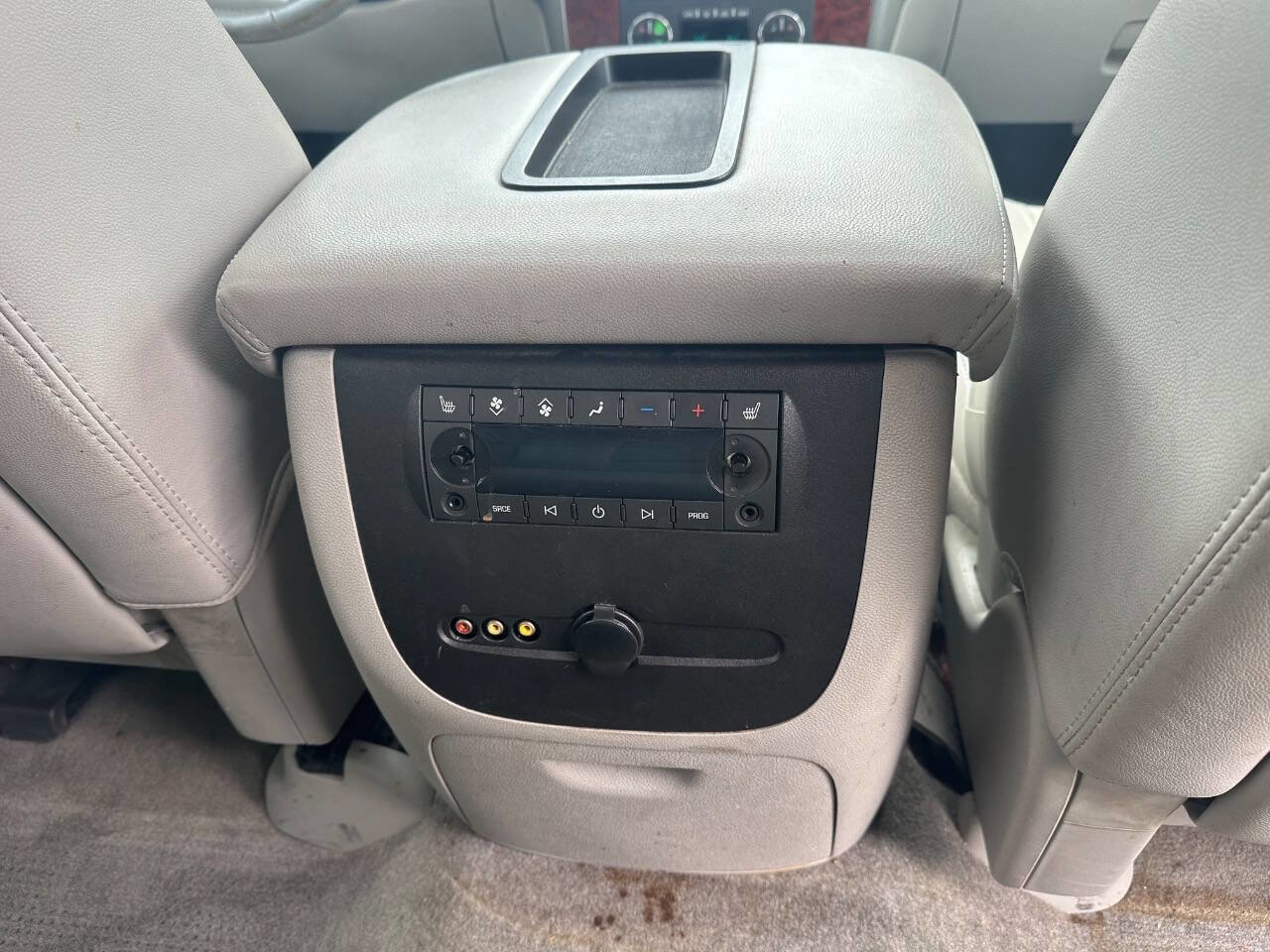 Used 2013 Chevrolet Suburban LT image 18