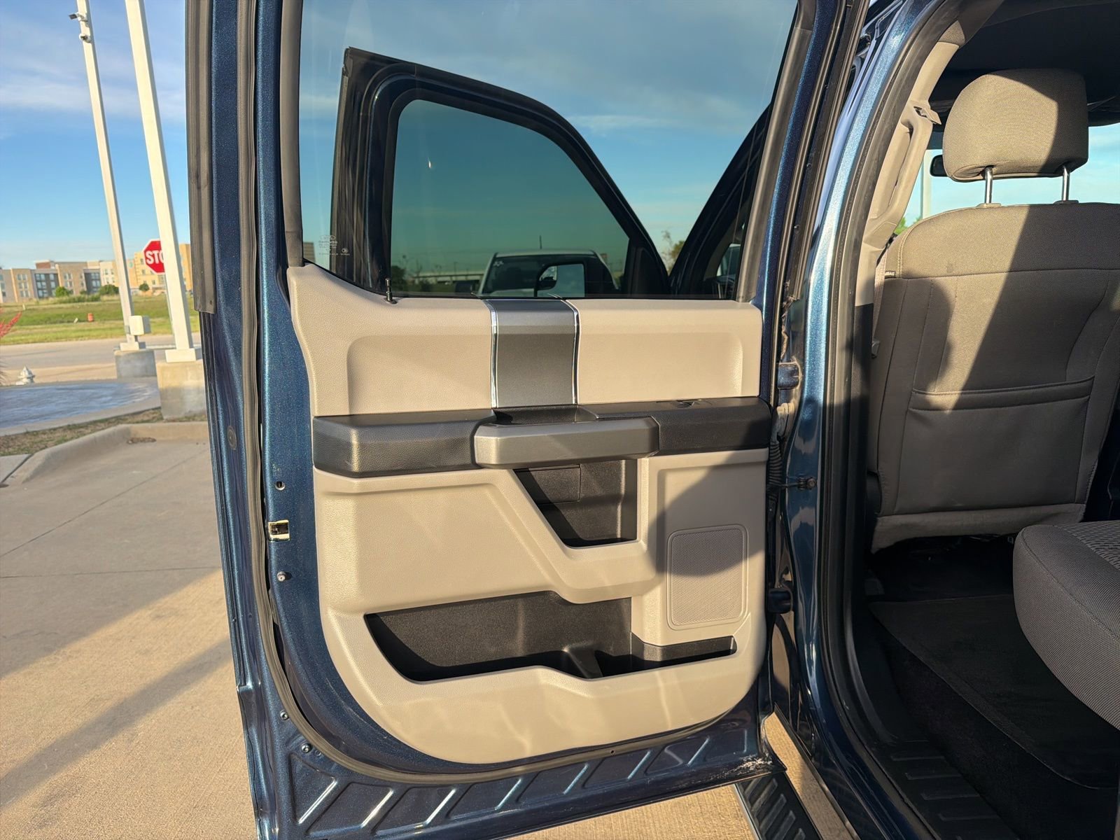 Used 2016 Ford F150 XLT w/ Equipment Group 302A Luxury image 24