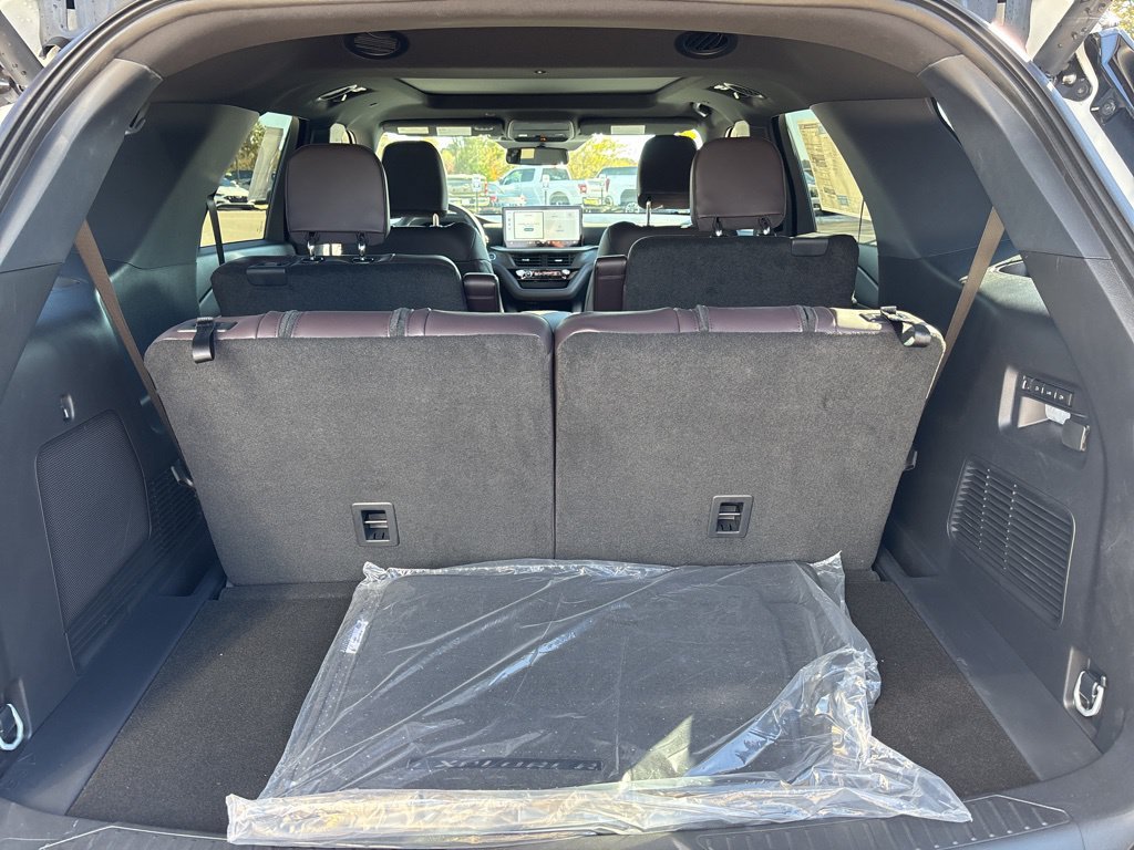 New 2026 Ford Explorer Platinum RWD image 9