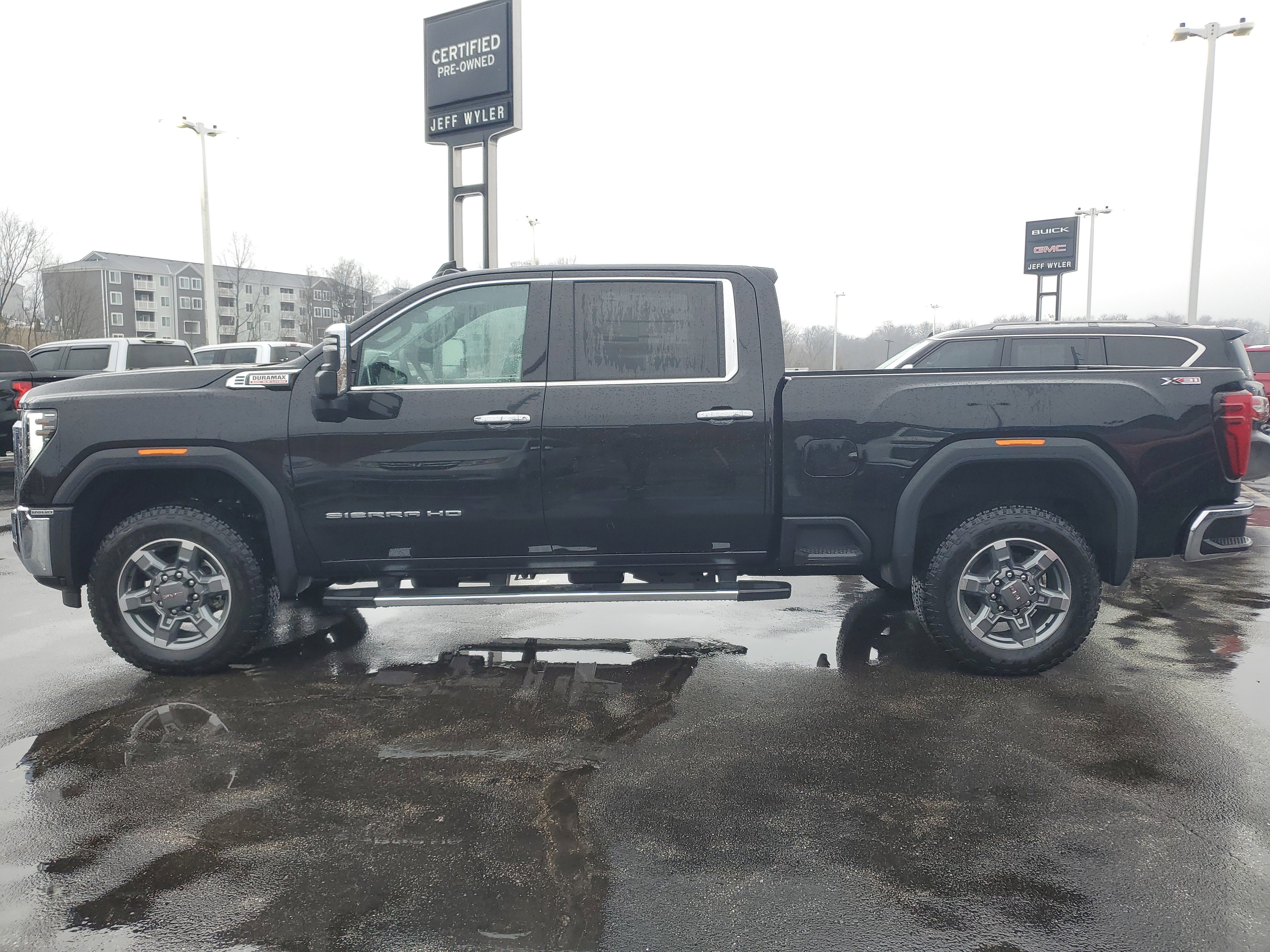 New 2025 GMC Sierra 2500 SLT w/ SLT Premium Package image 8