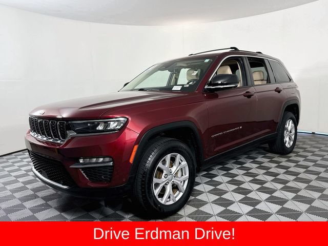 Used 2022 Jeep Grand Cherokee Limited w/ Luxury Tech Group II RWD image 3