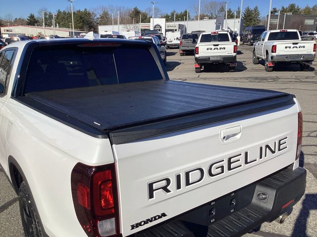 Used 2025 Honda Ridgeline Black Edition image 16
