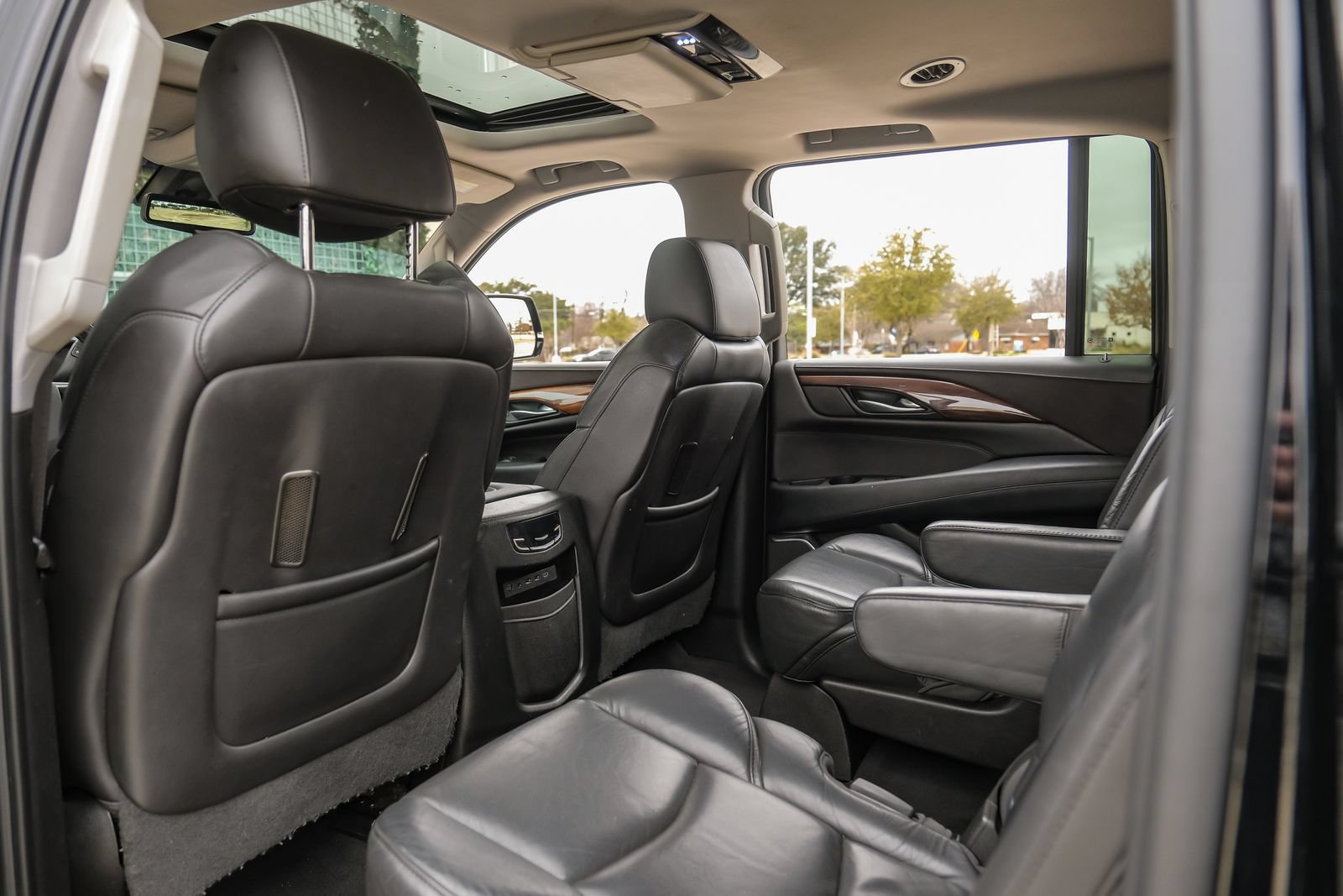 Used 2017 Cadillac Escalade ESV Luxury AWD/4WD image 40