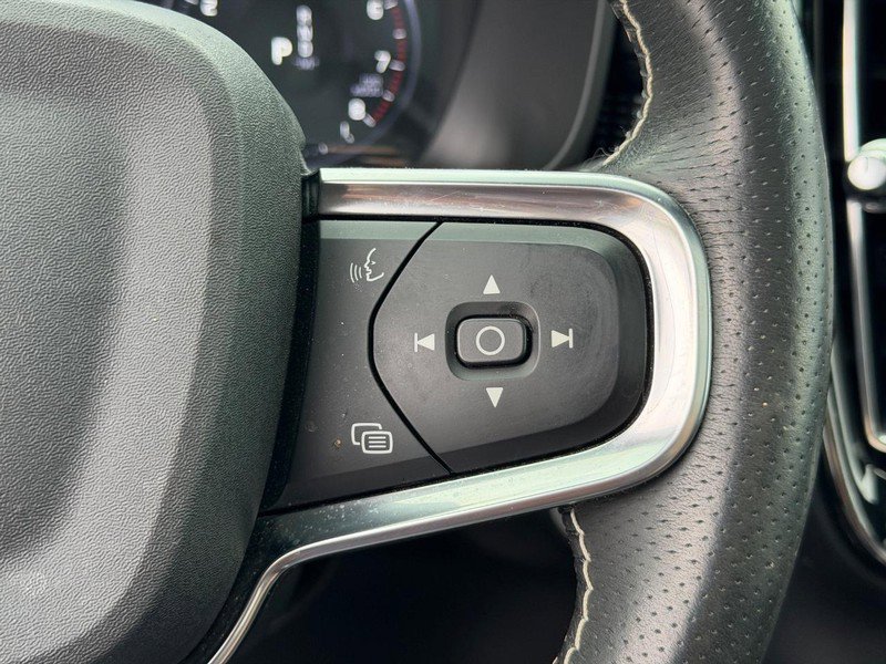 Used 2021 Volvo XC40 T5 R-Design w/ Advanced Package image 19