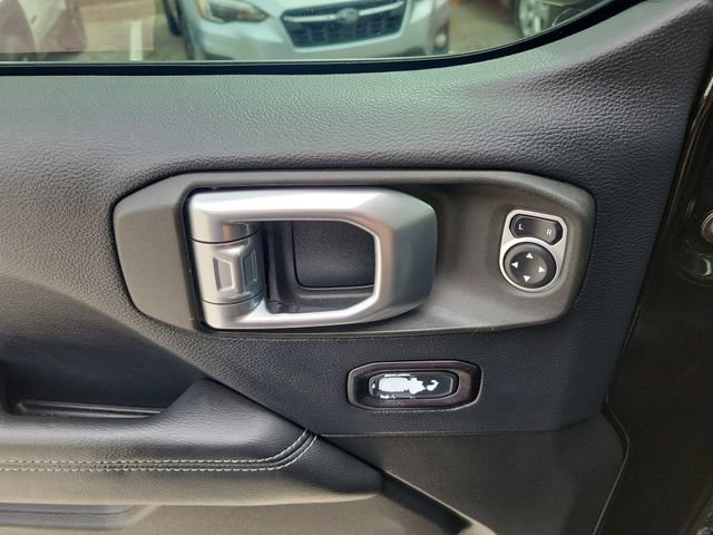 Used 2019 Jeep Wrangler Unlimited Sahara AWD/4WD image 16