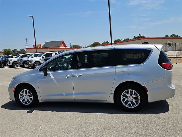 Used 2024 Chrysler Pacifica Touring-L FWD video 2
