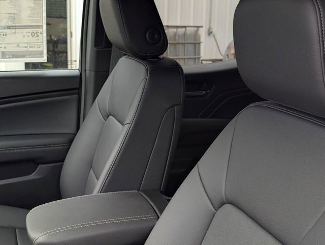 New 2026 GMC Canyon Elevation w/ Convenience Package image 9