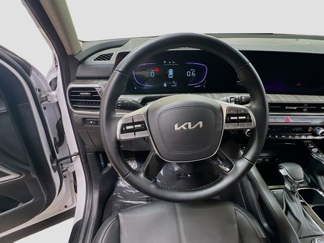 Certified 2025 Kia Telluride EX w/ EX Captain's Chair Package FWD image 11