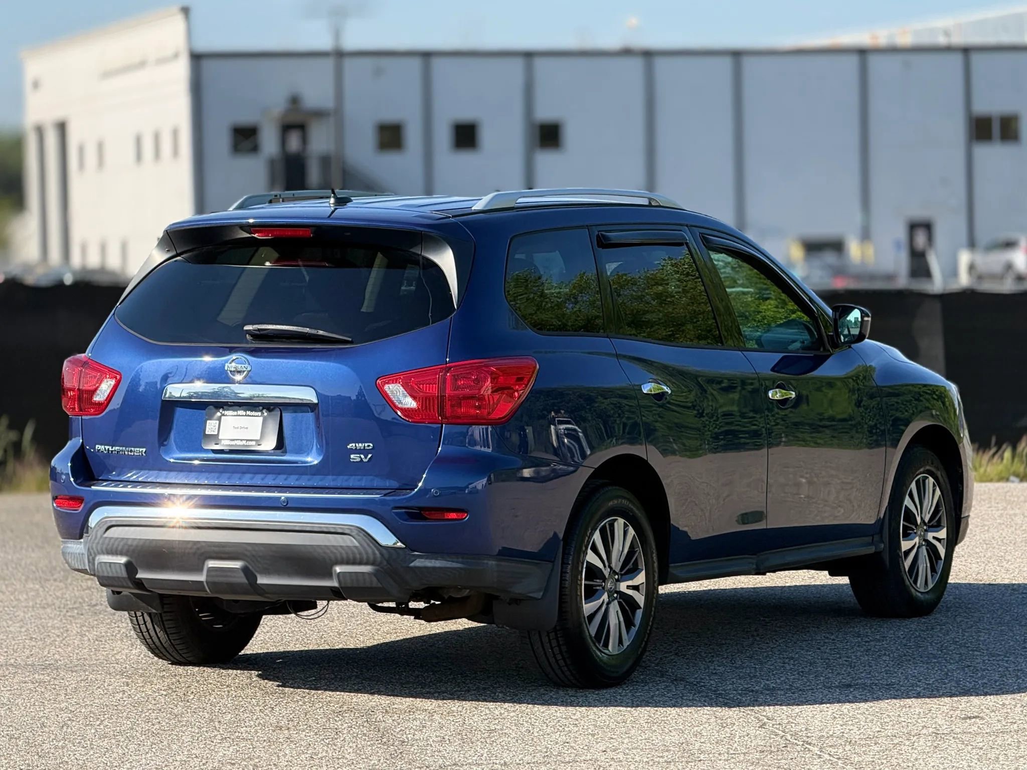 Used 2017 Nissan Pathfinder SV image 9