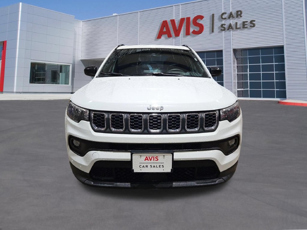 Used 2025 Jeep Compass Latitude w/ Sun & Sound Group AWD/4WD image 2