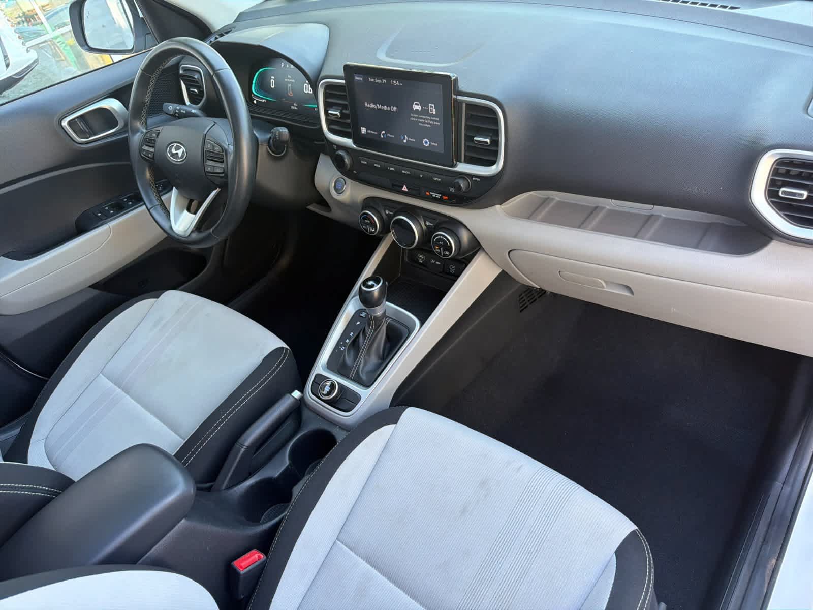 Used 2025 Hyundai Venue SEL FWD image 16