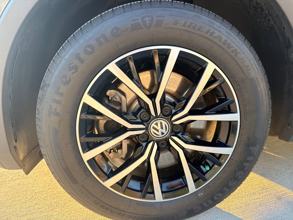 Used 2021 Volkswagen Tiguan SE w/ Panoramic Sunroof Package image 13