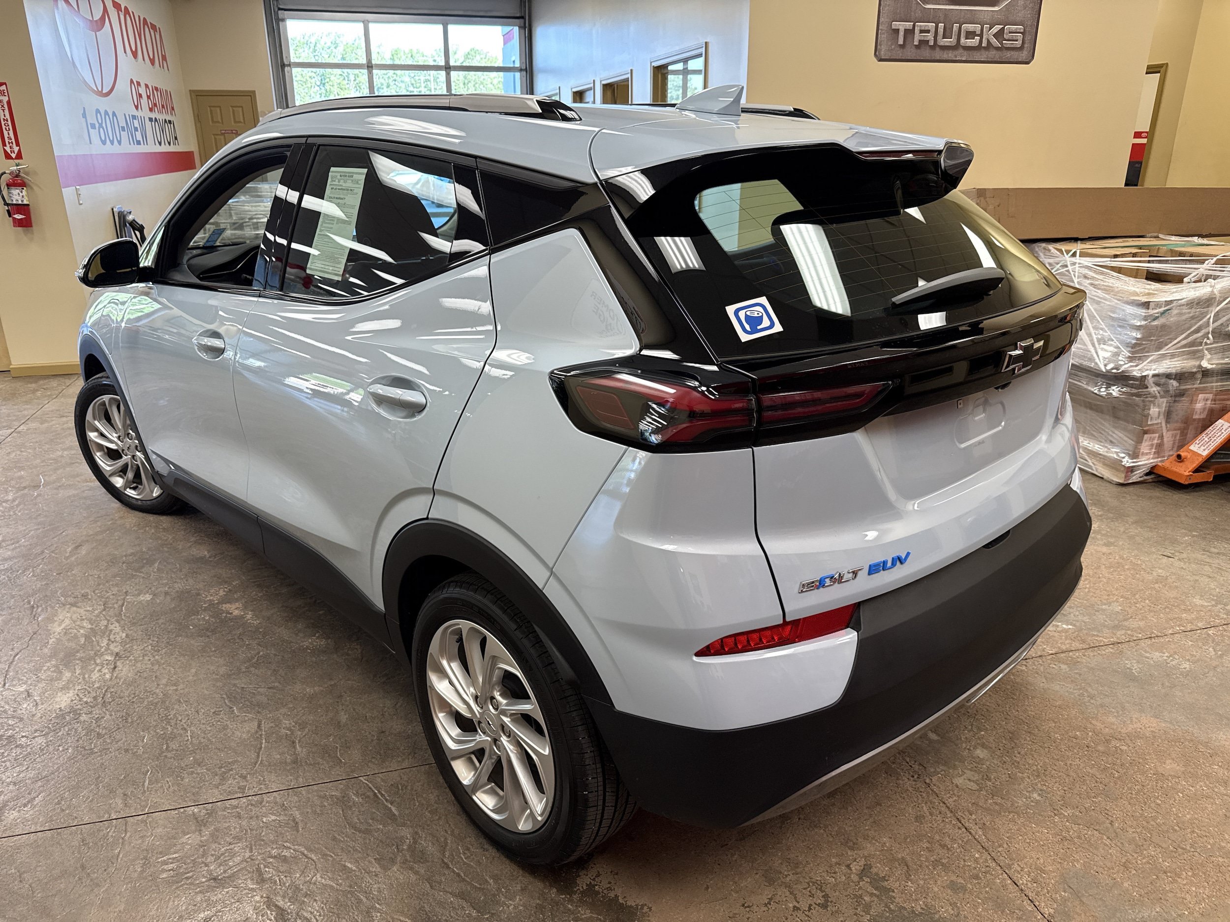 Used 2023 Chevrolet Bolt EUV LT FWD image 8