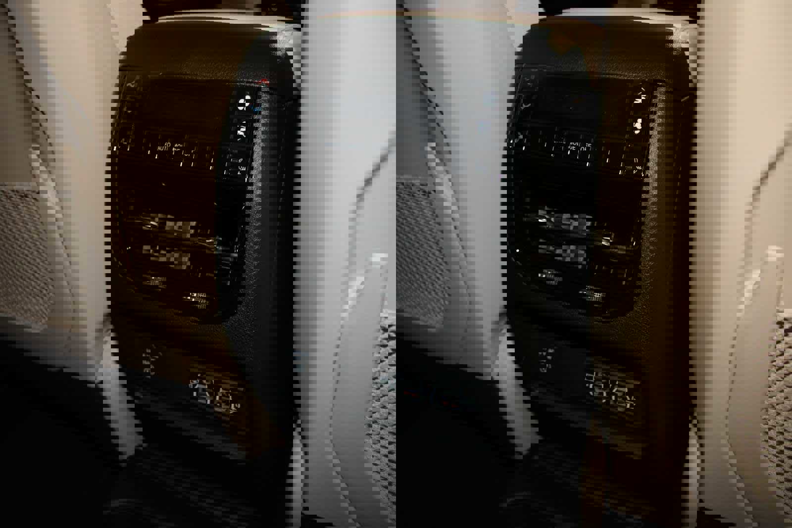 New 2025 Jeep Grand Cherokee L Limited w/ Luxury Tech Group II image 50