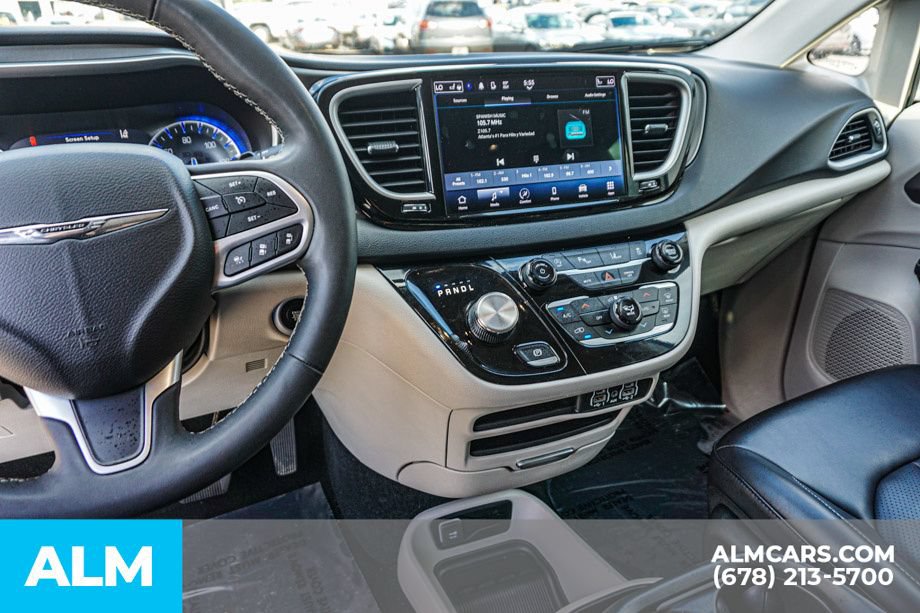 Used 2023 Chrysler Pacifica Touring-L FWD image 39