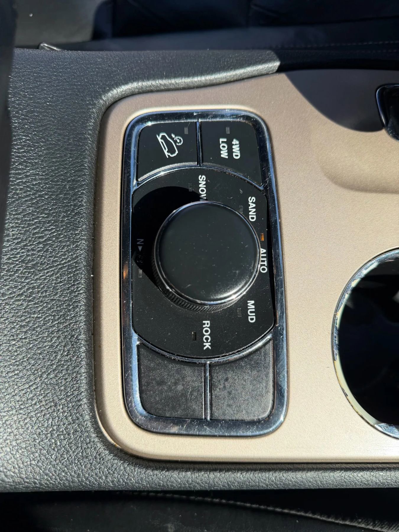 Used 2015 Jeep Grand Cherokee Limited image 37