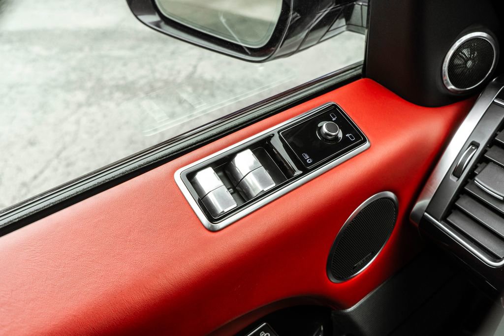 Used 2020 Land Rover Range Rover Sport SVR image 18