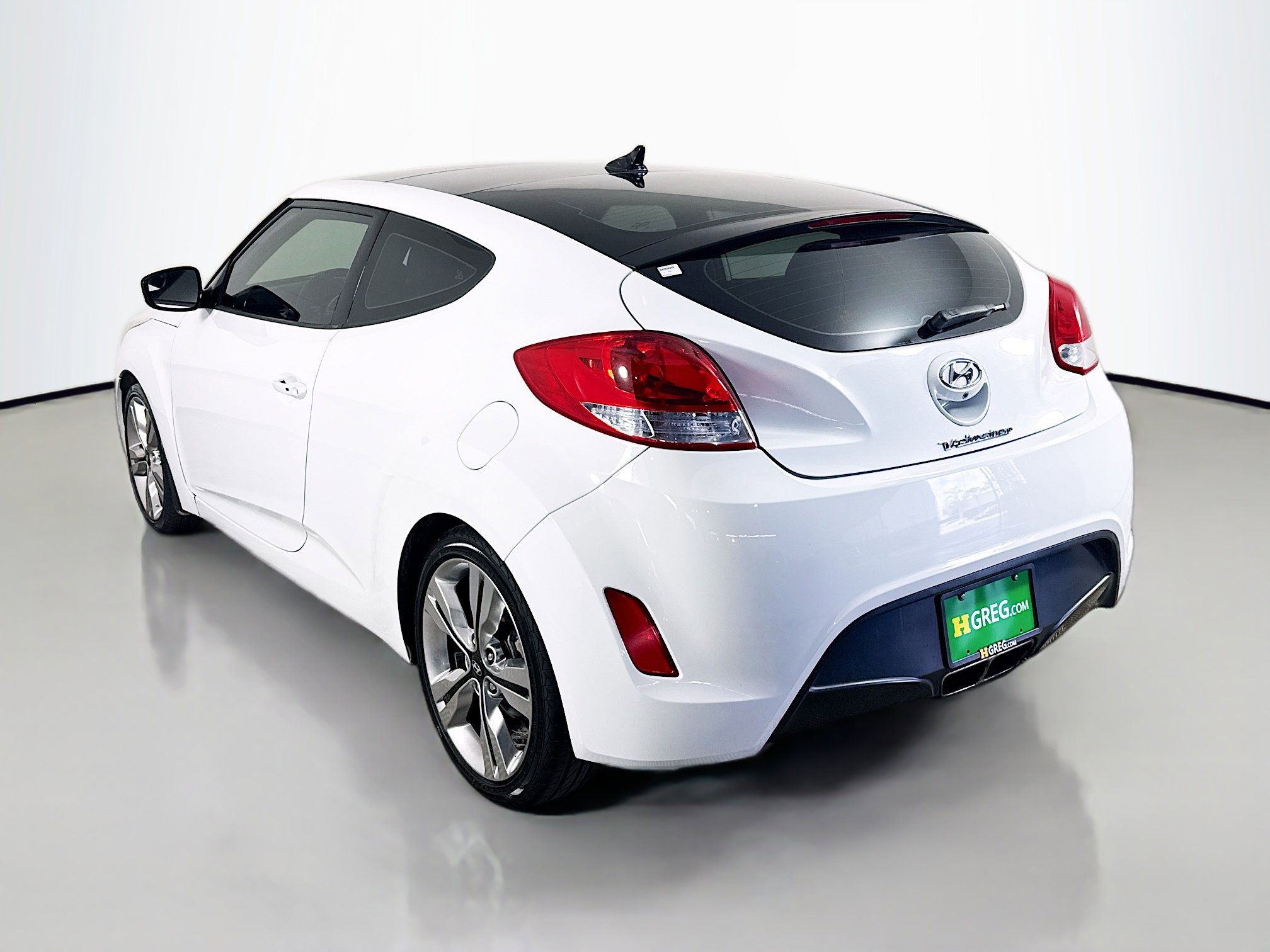 Used 2017 Hyundai Veloster Value Edition image 7