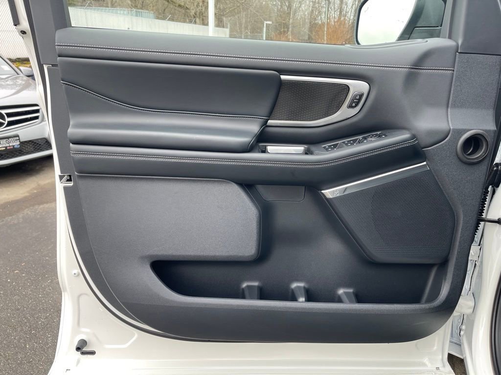 New 2025 Ford Expedition Platinum w/ Stealth Performance Package image 13