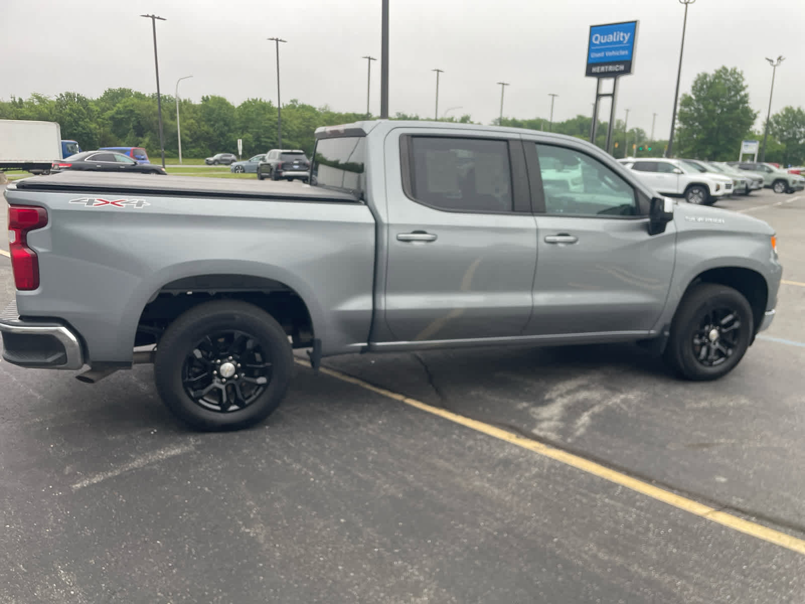 Used 2023 Chevrolet Silverado 1500 LT AWD/4WD image 4
