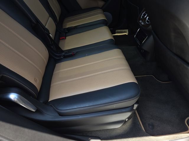 Used 2018 Bentley Bentayga Activity image 32