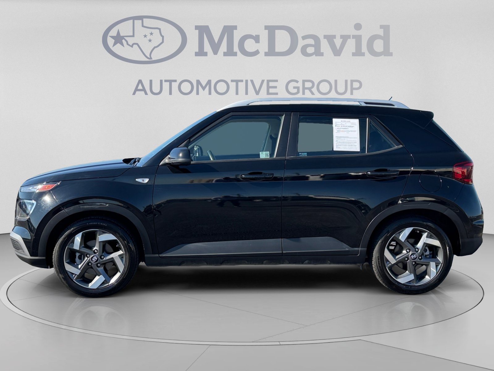 Used 2025 Hyundai Venue SEL FWD image 2