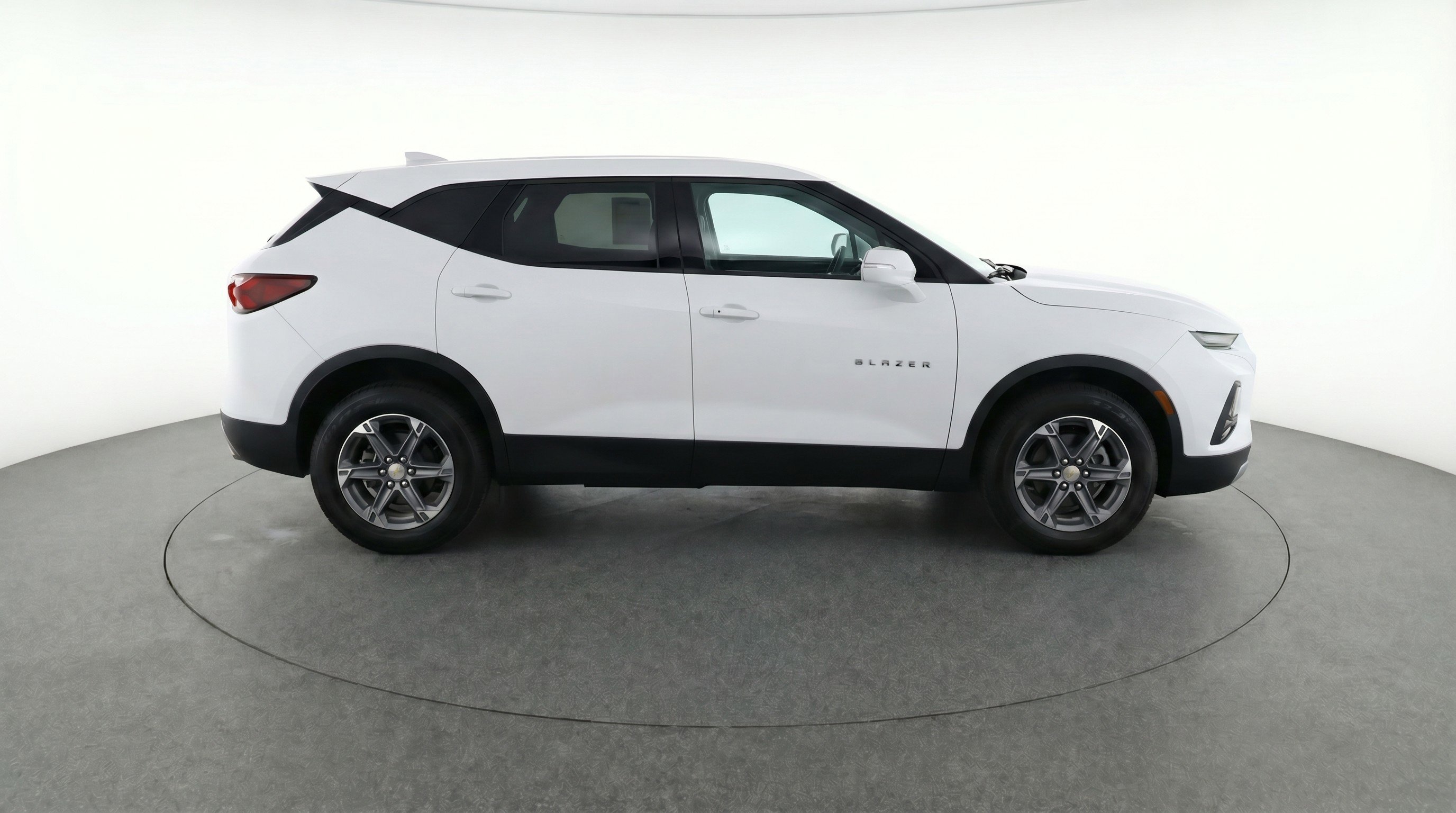 Used 2025 Chevrolet Blazer LT FWD image 11