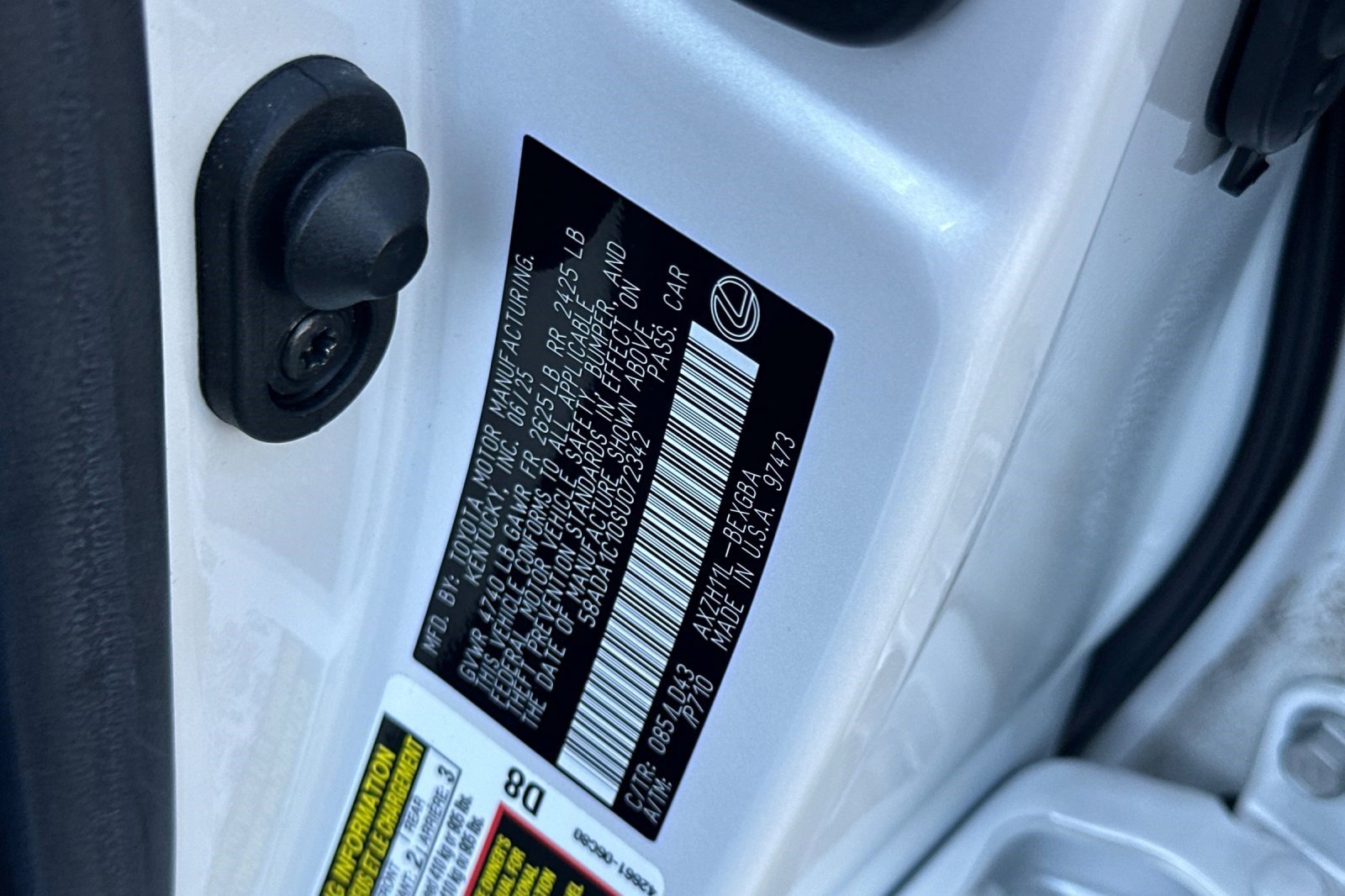 Used 2025 Lexus ES 300h w/ Premium Package image 38