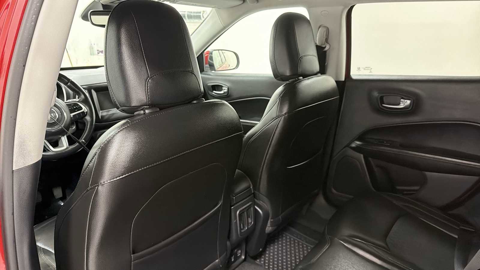 Used 2018 Jeep Compass Latitude w/ Popular Equipment Group AWD/4WD image 24