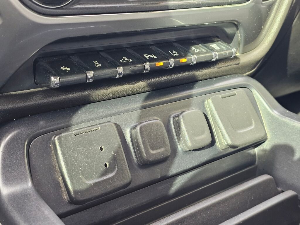 Used 2015 Chevrolet Silverado 3500 LTZ image 27