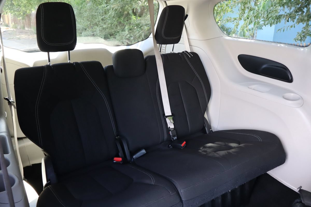 Used 2022 Chrysler Voyager LX FWD image 22
