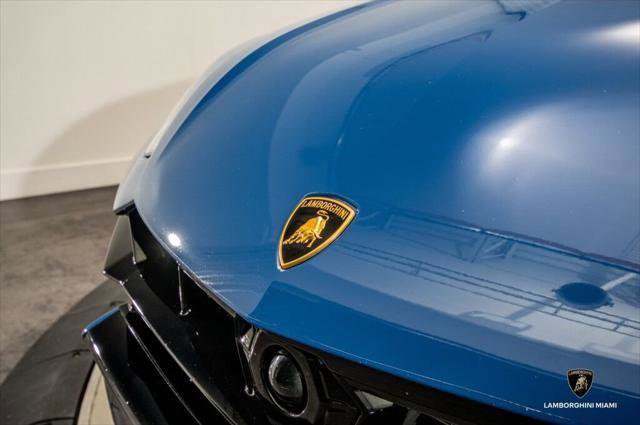 Used 2025 Lamborghini Urus SE AWD/4WD image 16