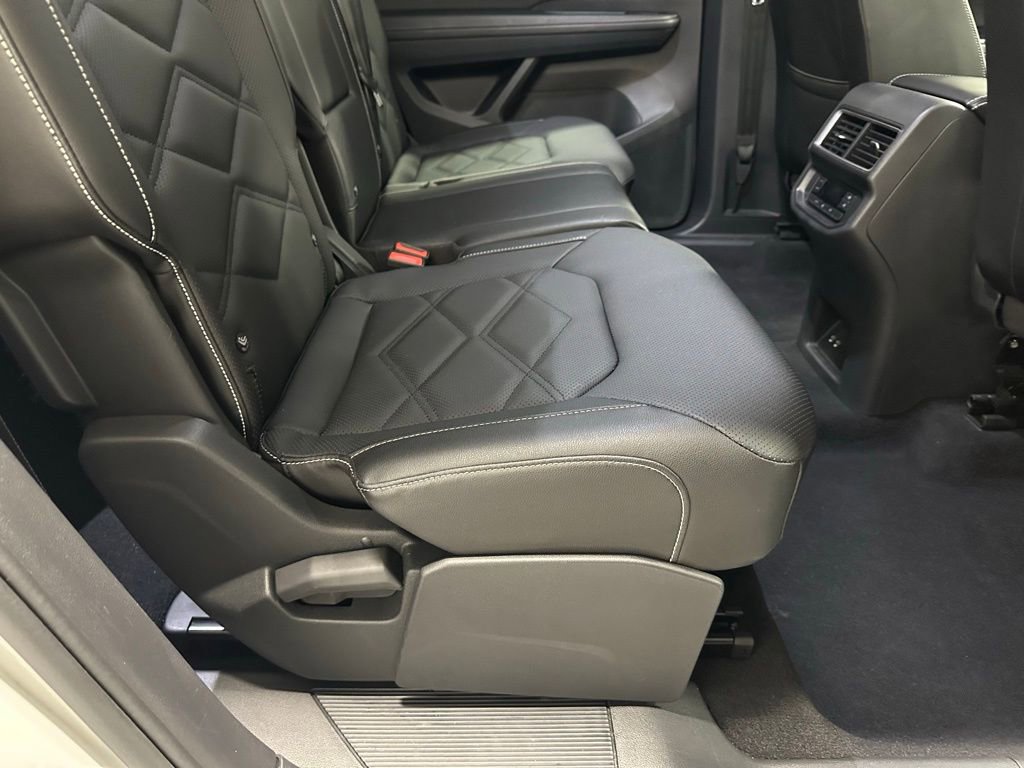 Used 2025 Volkswagen Atlas SE image 52