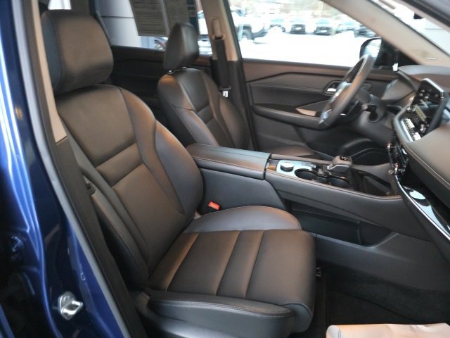 Used 2023 Nissan Rogue SL w/ SL Premium Package image 10