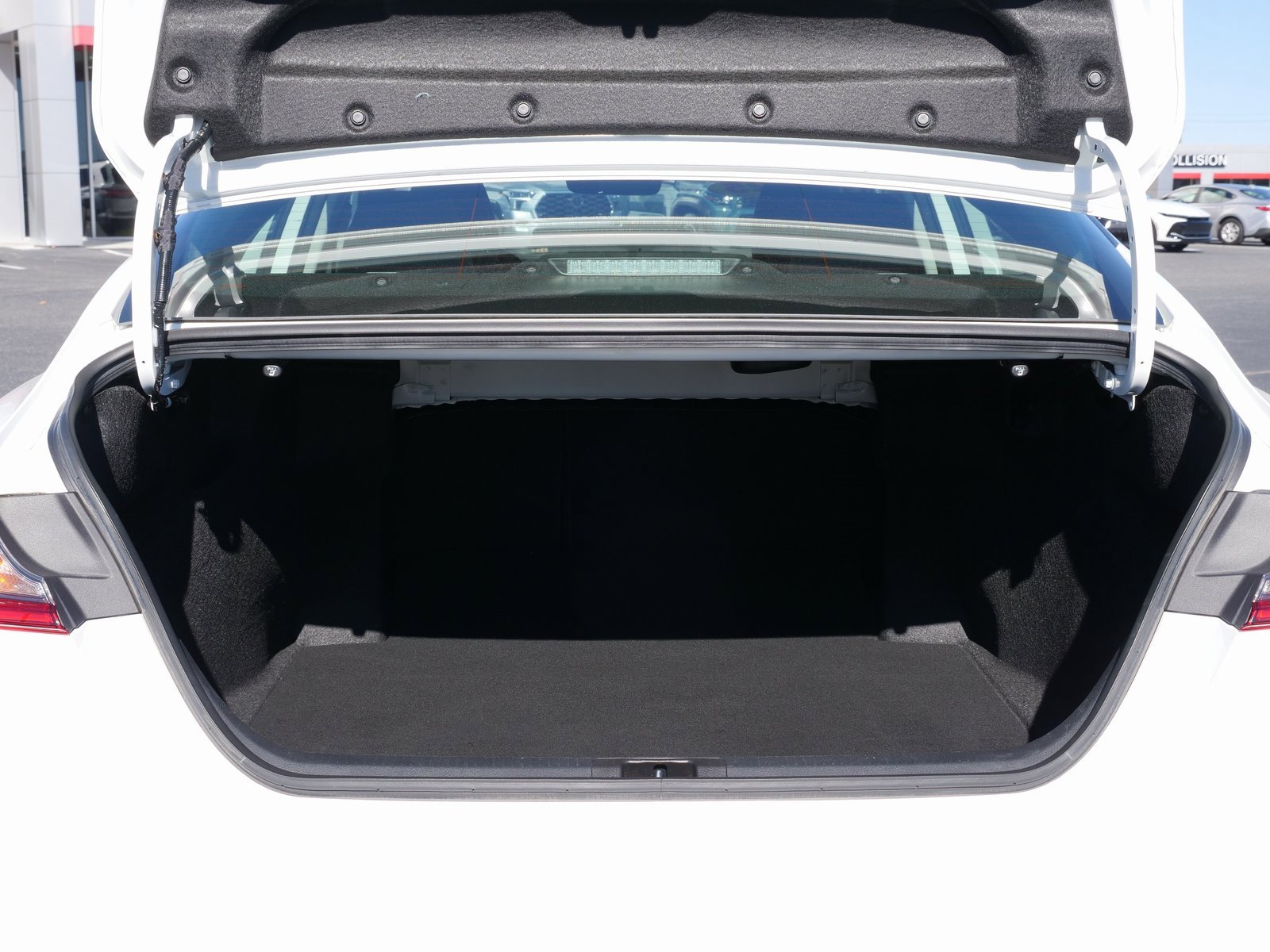 Used 2025 Toyota Camry LE image 14