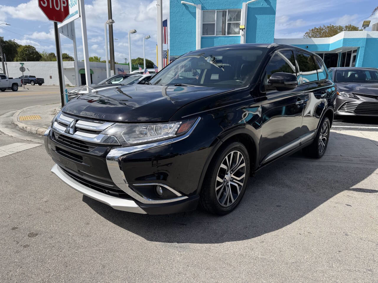 Used 2018 Mitsubishi Outlander LE FWD image 1
