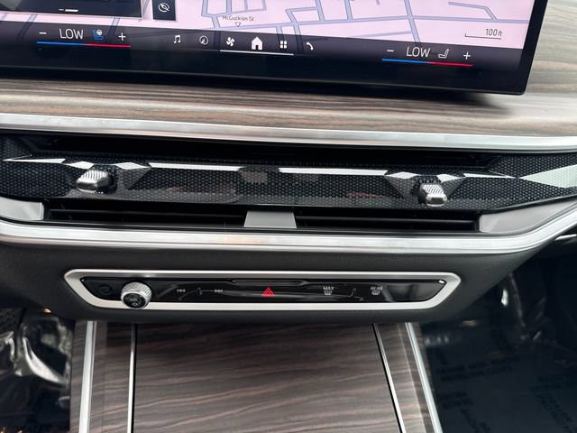 Used 2024 BMW X7 xDrive40i w/ Premium Package AWD/4WD image 22