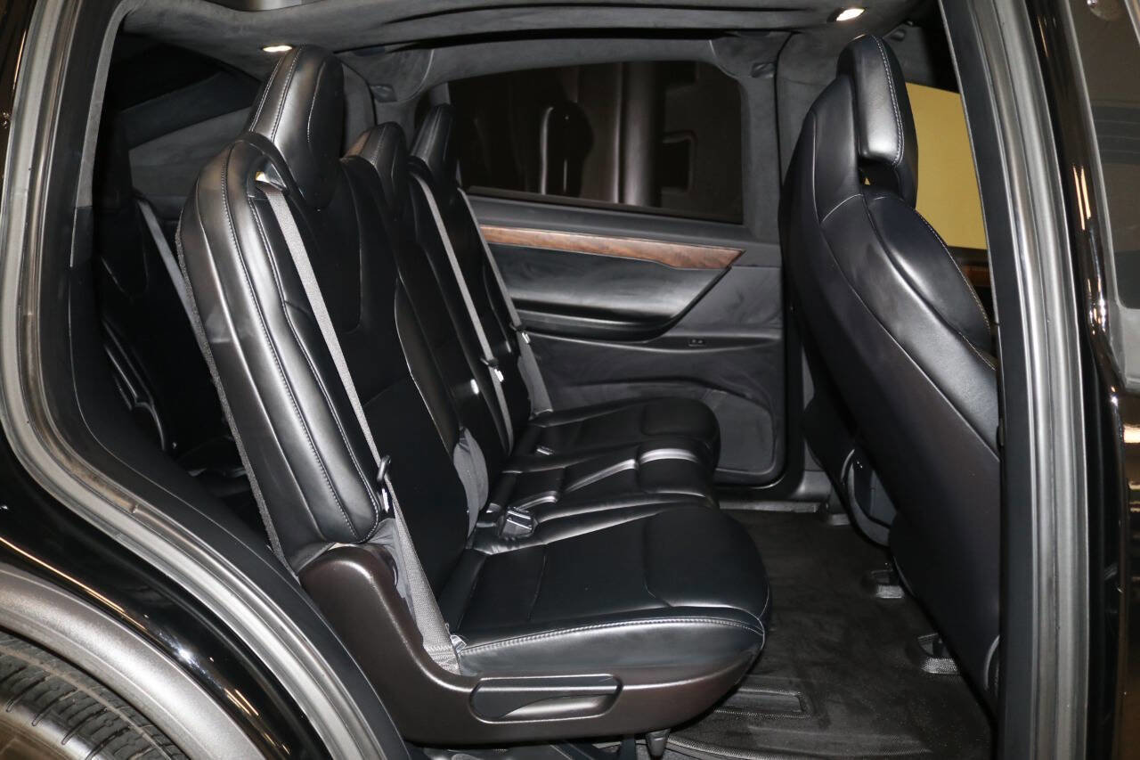 Used 2020 Tesla Model X image 24