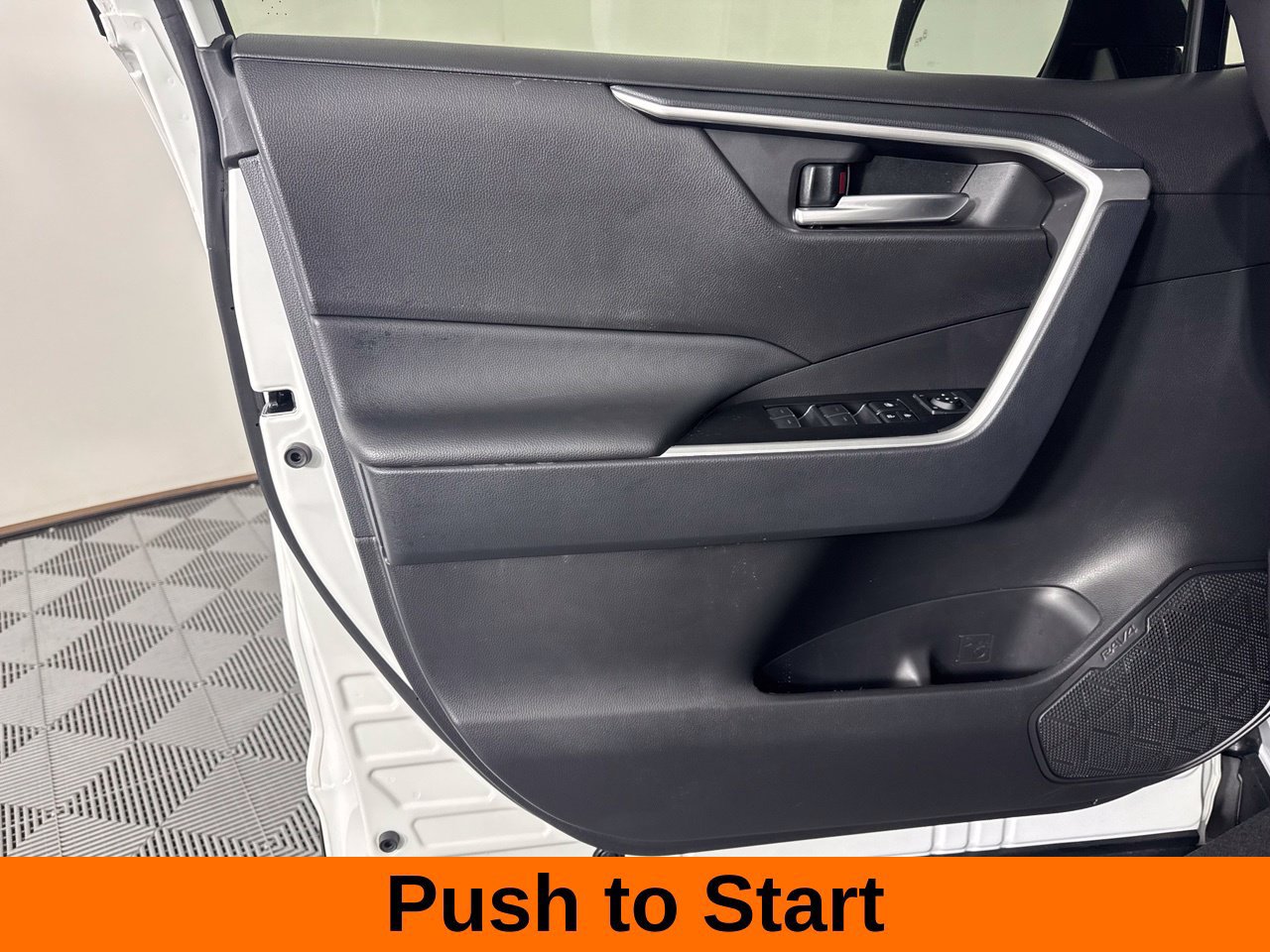 Used 2025 Toyota RAV4 XLE w/ Convenience Package FWD image 11