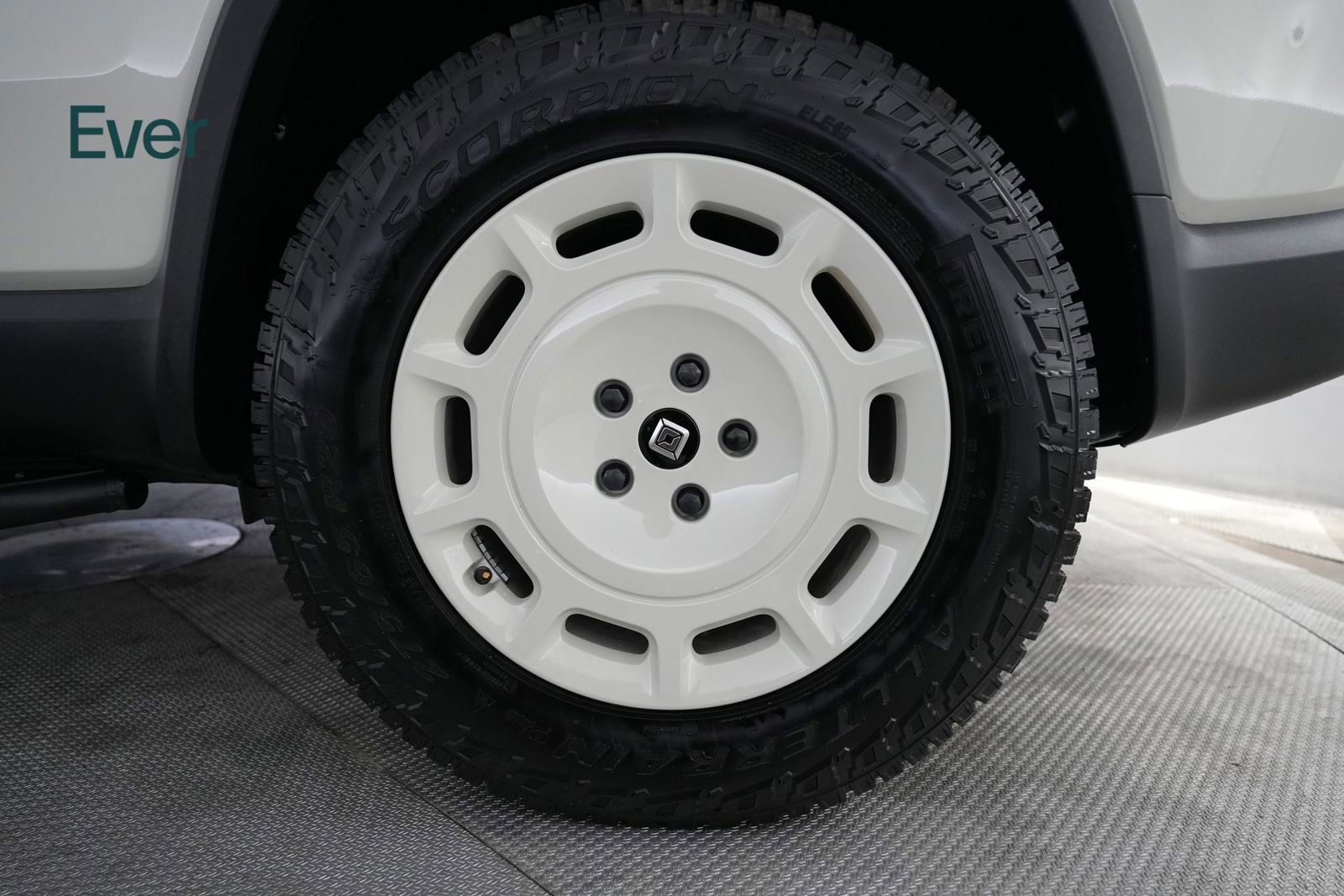 Used 2025 Rivian R1S Adventure AWD/4WD image 9