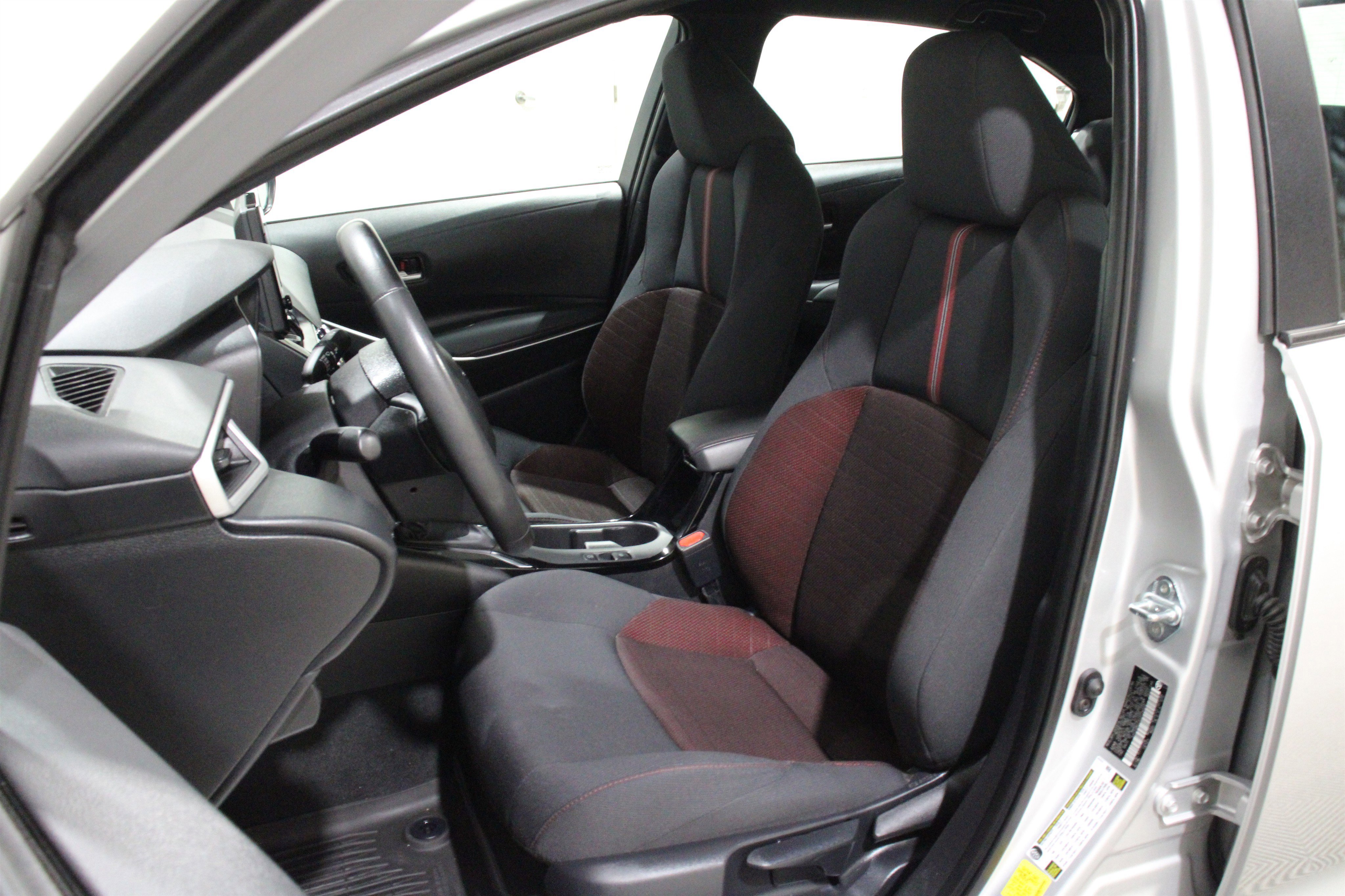 Used 2025 Toyota Corolla SE image 5