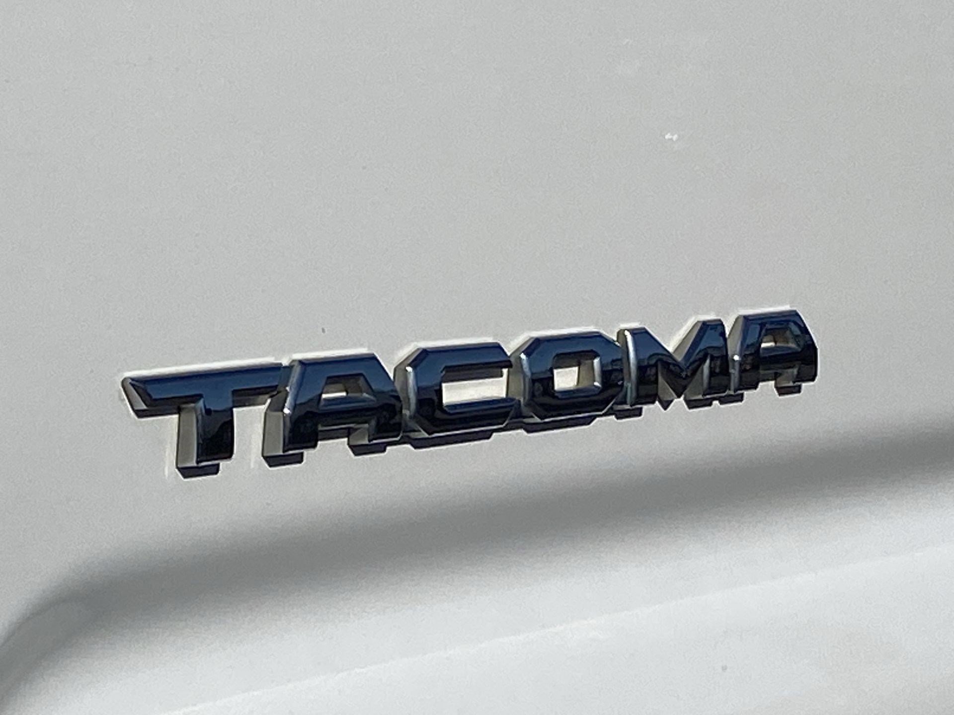 Used 2017 Toyota Tacoma TRD Sport image 34