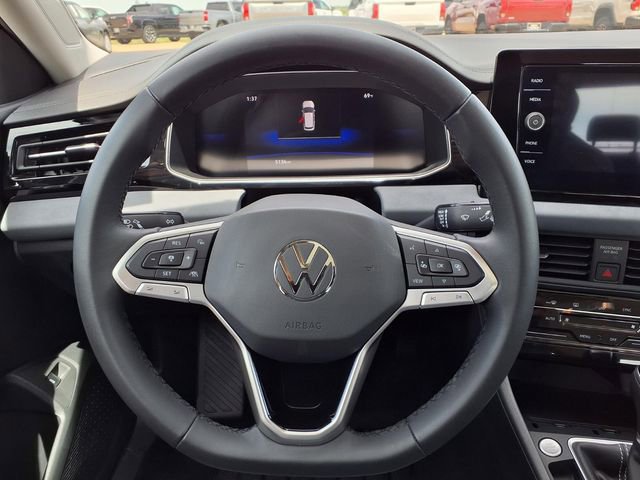 Used 2026 Volkswagen Jetta SE FWD image 20