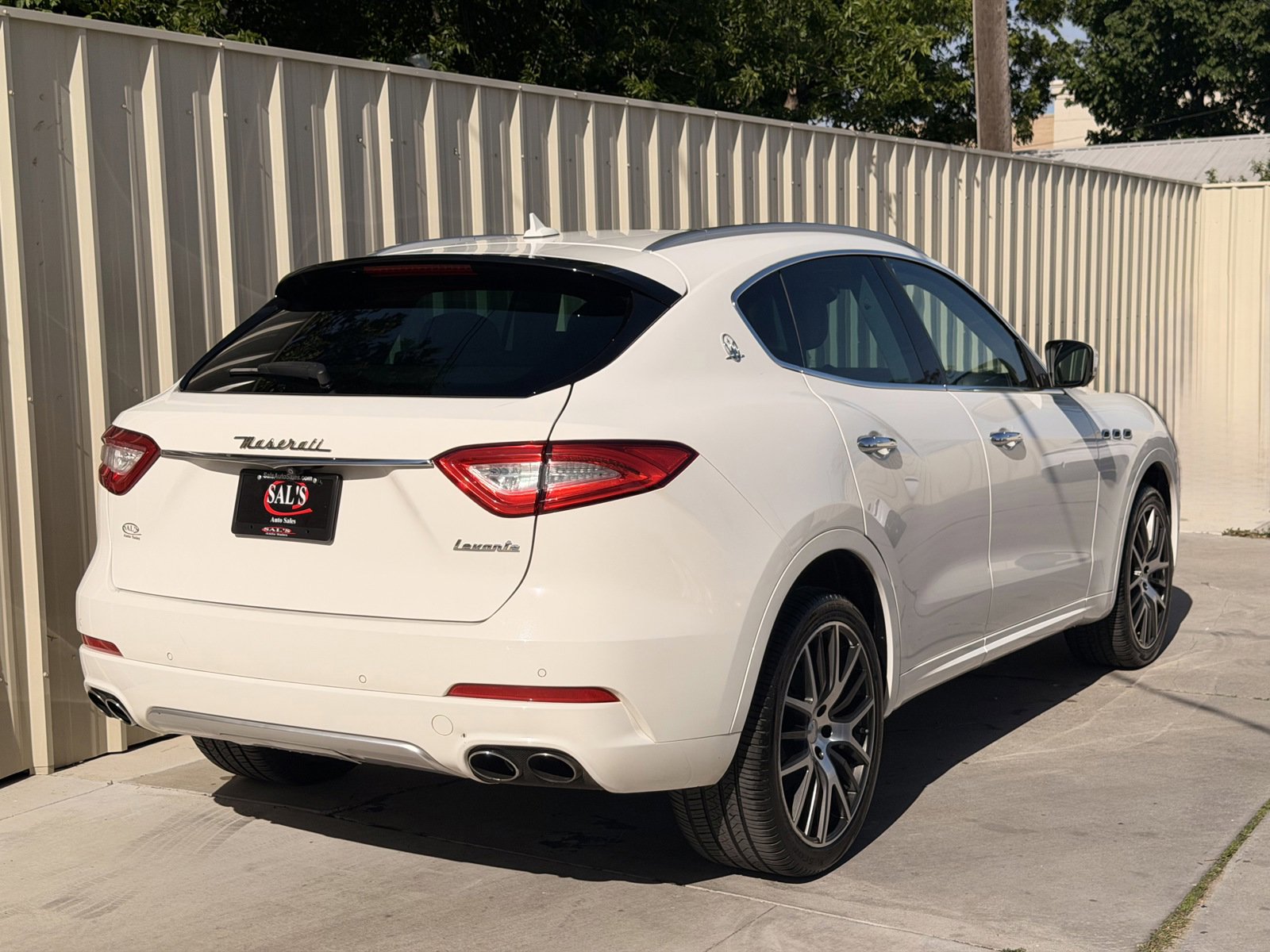 Used 2017 Maserati Levante S AWD/4WD image 4