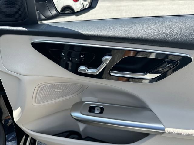 Used 2025 Mercedes-Benz C 300 Sedan image 38