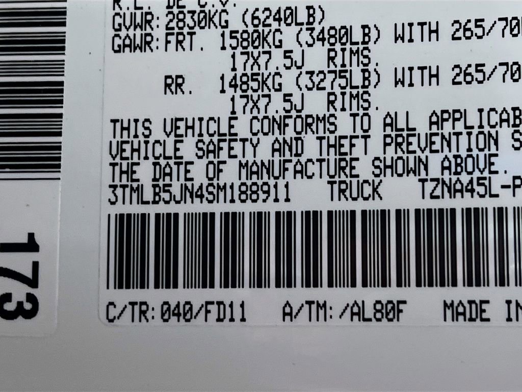 Certified 2025 Toyota Tacoma TRD Off-Road AWD/4WD image 29