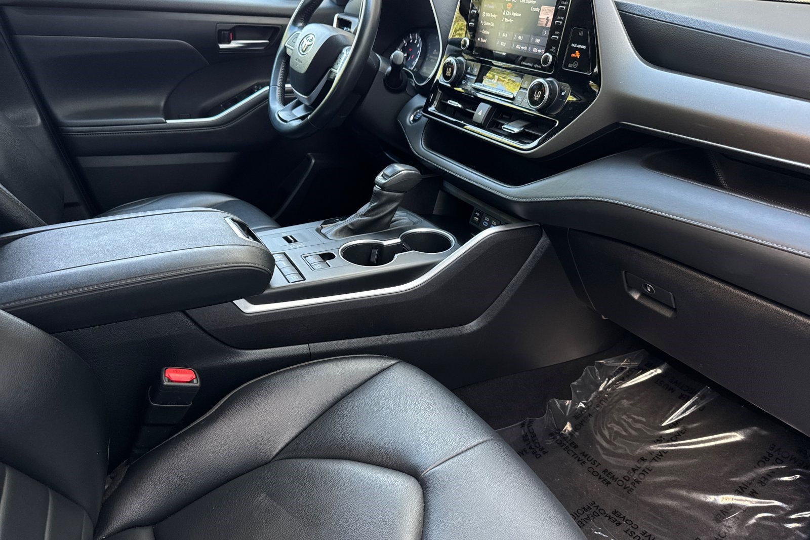 Used 2022 Toyota Highlander XLE FWD image 34