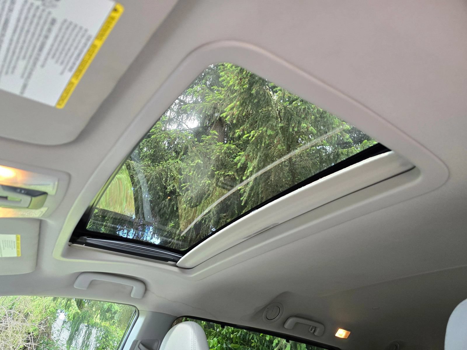 Used 2015 Toyota Sienna XLE w/ XLE Navigation Package FWD image 23