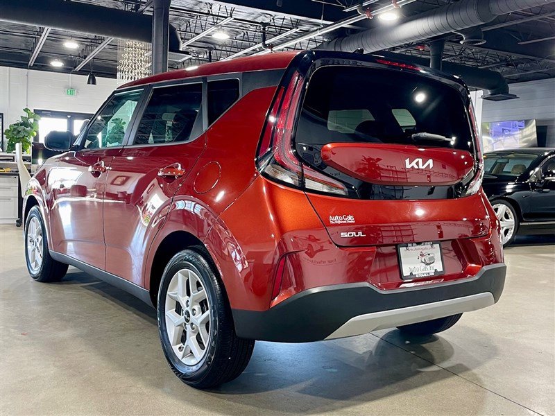 Used 2023 Kia Soul LX w/ LX Technology Package image 3
