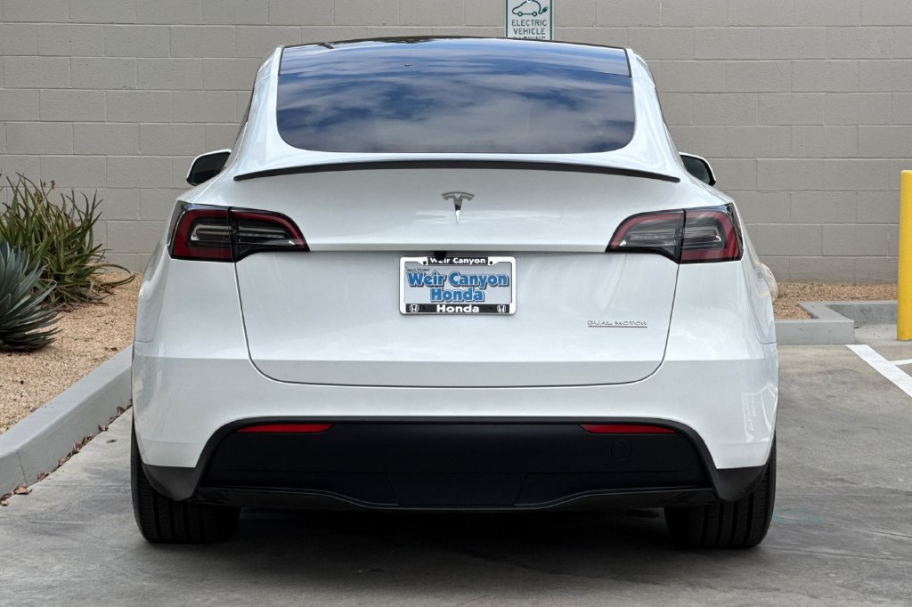 Used 2025 Tesla Model Y Performance AWD/4WD image 8